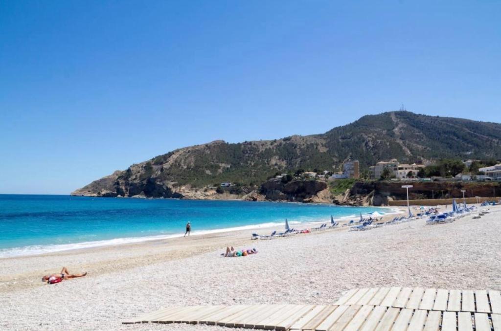 אלביר Bright Sunny Albir Beach Apartment מראה חיצוני תמונה