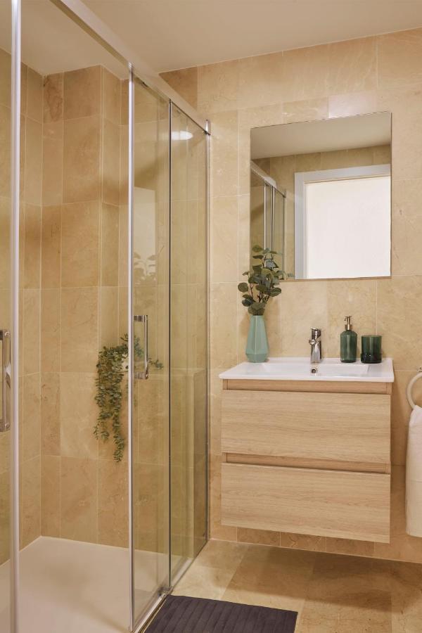 אלביר Bright Sunny Albir Beach Apartment מראה חיצוני תמונה